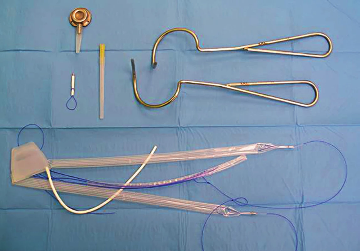 Adjustabilní páska ATOMS a instrumentárium k jejímu zavedení