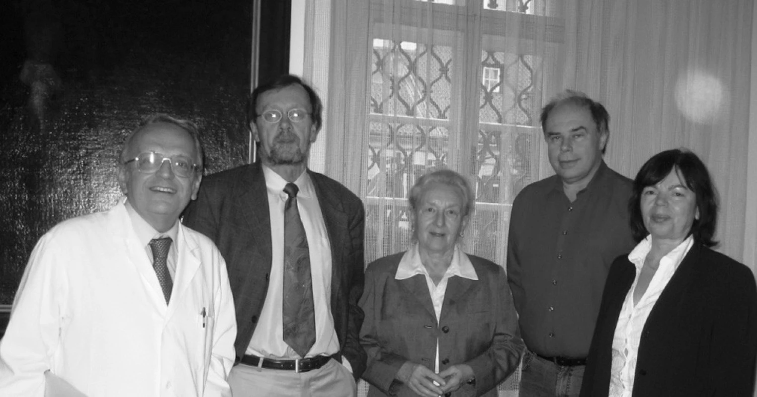 Na slavnostním semináři k 20. výročí založení Obezitologické jednotky se 21. listopadu 2008 sešli (zleva) doc. MUDr. Vojtěch Hainer, CS., doc. MUDr. Vladimír Štich, Ph.D., prof. MUDr. Jana Pařízková, DrSc., doc. MUDr. Miroslav Zeman, CSc. a doc. MUDr. Marie Kunešová, CSc.
