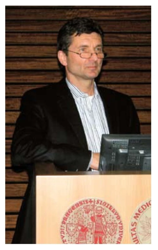 Prof. Milan Lukáš přednášel o efektivitě biologické léčby u nemocných s ulcerózní kolitidou. 
Fig. 1. Prof. Milan Lukas had lecture about the efficacy of biologic therapy in the treatment of ulcerative colitis.