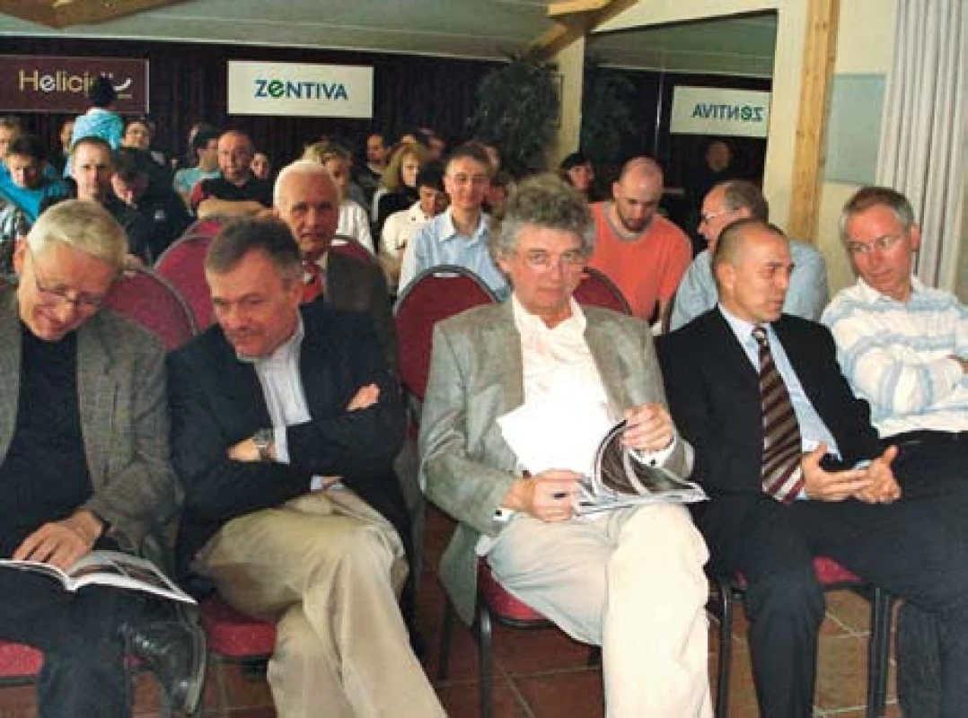 Sympozium v Kaprunu 2010, profesor Mandys uprostřed.
Fig. 1. Symposium in Kaprun 2010, prof. Mandys in the middle.