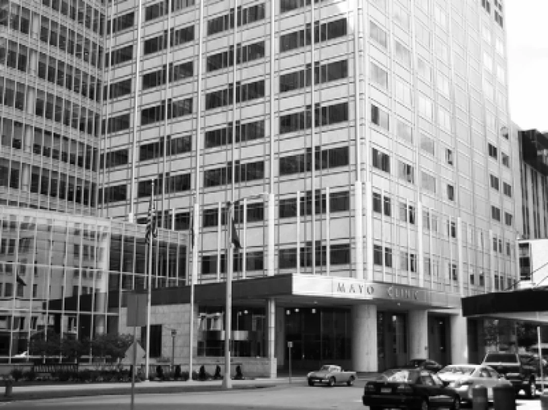 Dvacetipatrová Gonda building s ambulantními provozy (součást Mayo Clinic)