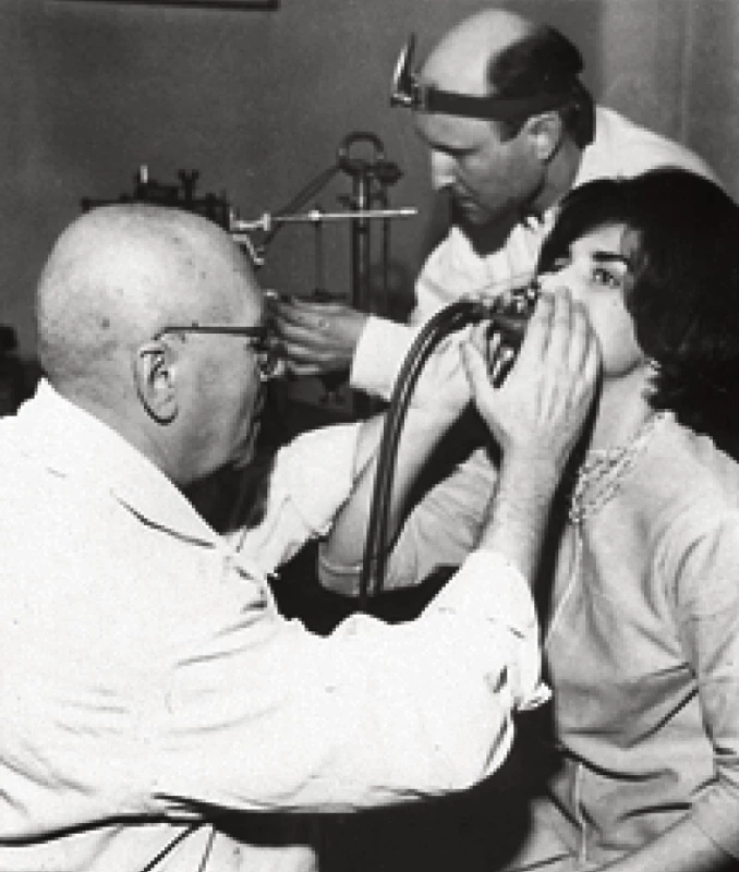 Dr. Vrtička s prof. Seemanem v laboratoři.