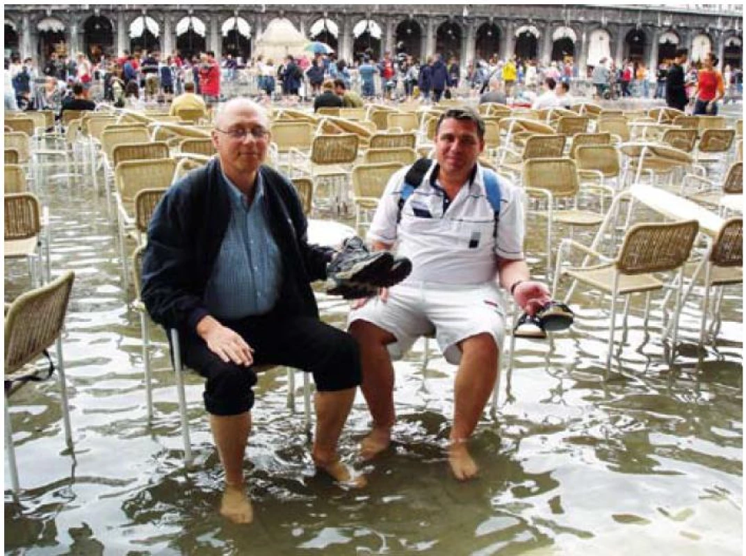 Občas nám teklo i do bot – posezení na náměstí St. Marco, Benátky.