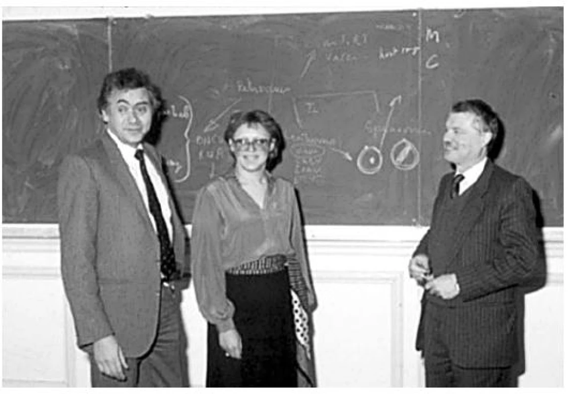 Obr. 3. Francouzský tým (Institut Pasteur) v době objevu HIV r.1983 – Jean Claude Chermann se svými kolegy

Fig. 3. The French team from the Institut Pasteur at the time of the discovery of the HIV in 1983, Jean Claude Chermann and his colleagues
