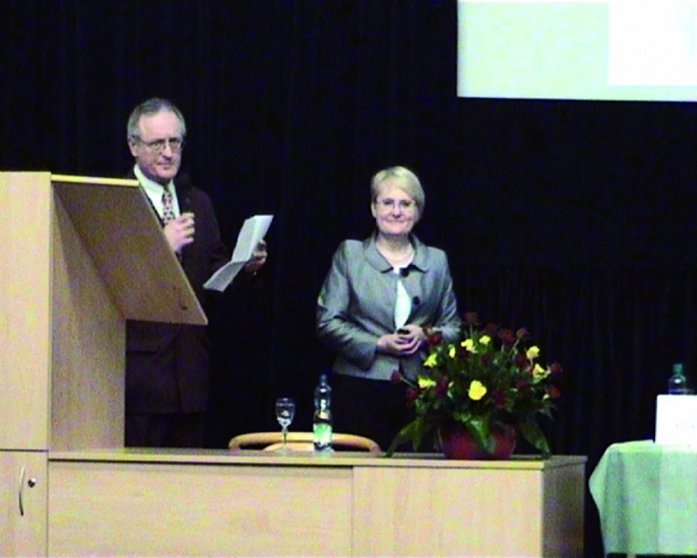 Doc. Weber jako koordinátor spolu s předsedkyní ČGGS doc Holmerovou zahajují XV. BGD a 15. kongres ČGGS.
