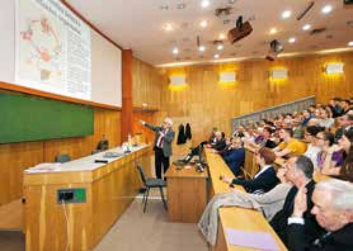 Prof. Tomáš Ganz, MD, PhD., počas prednášky na Spolku lekárov v Košiciach dňa 18. apríla 2016, LF UPJŠ Košice
