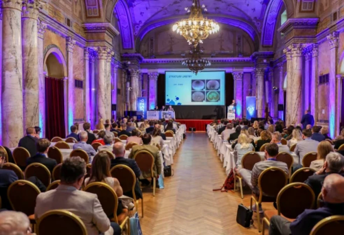 Celý program JEUS 2026 se těšil vysoké návštěvnosti účastníků, vč. bloku Onemocnění prostaty. Fig. 3. The entire JEUS 2026 program, including the session on Prostate diseases, attracted a large number of attendees. 