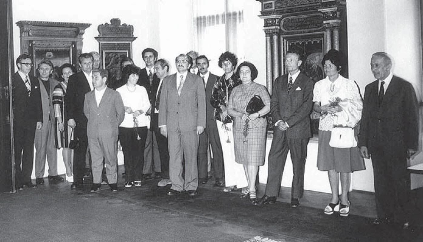 Účasníkov VI. Bardejovských gastroenterologických dní prijal na radnici primátor S. Horký, 5. júna 1980. Sprava: prof. M. Fučík, doc. M. Jablonská, prof. Z. Mařatka a další.
Fig. 1. Mayor S. Horky receiving the participants of VI. Bardejov Gastroenterology Days at the City Hall, June 5, 1980. From the right: Professor M. Fucik, Assistant professor M. Jablonská, Professor Z. Mařatka and others.