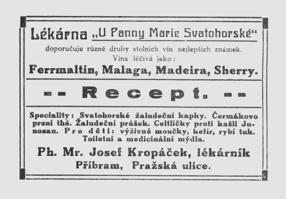 Receptní obálka lékárny „U Panny Marie Svatohorské“ PhMr. Josefa Kropáčka v Příbrami. Doporučuje stolní i léčivá vína, své domácí speciality, přípravky pro děti, toaletní i léčivá mýdla; po roce 1914, ČFM