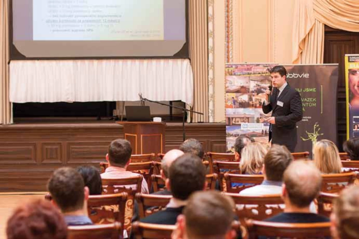 Přednášky v historickém Muchově sále – přednášející: P. Falt.
Fig. 2. The Mucha’s historical hall – P. Falt giving a lecture.