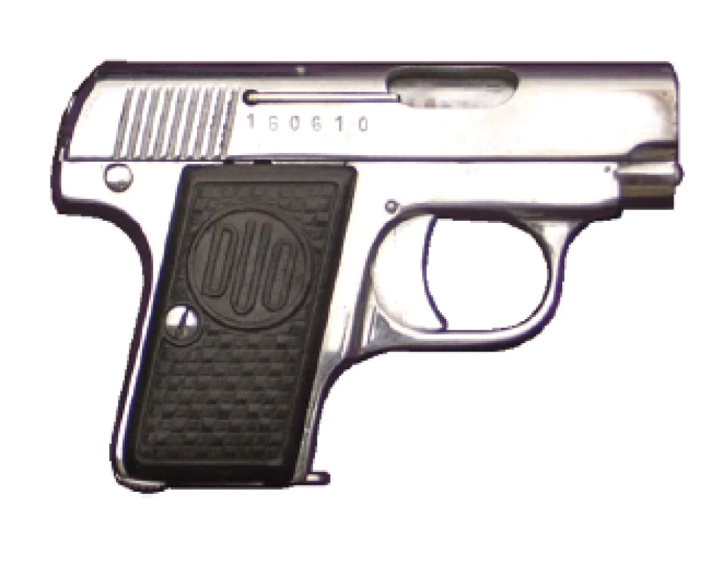 Pistole ČZ s označením DUO ráže 6,35 mm Browning (25 Auto) a zásobníkem s náboji.