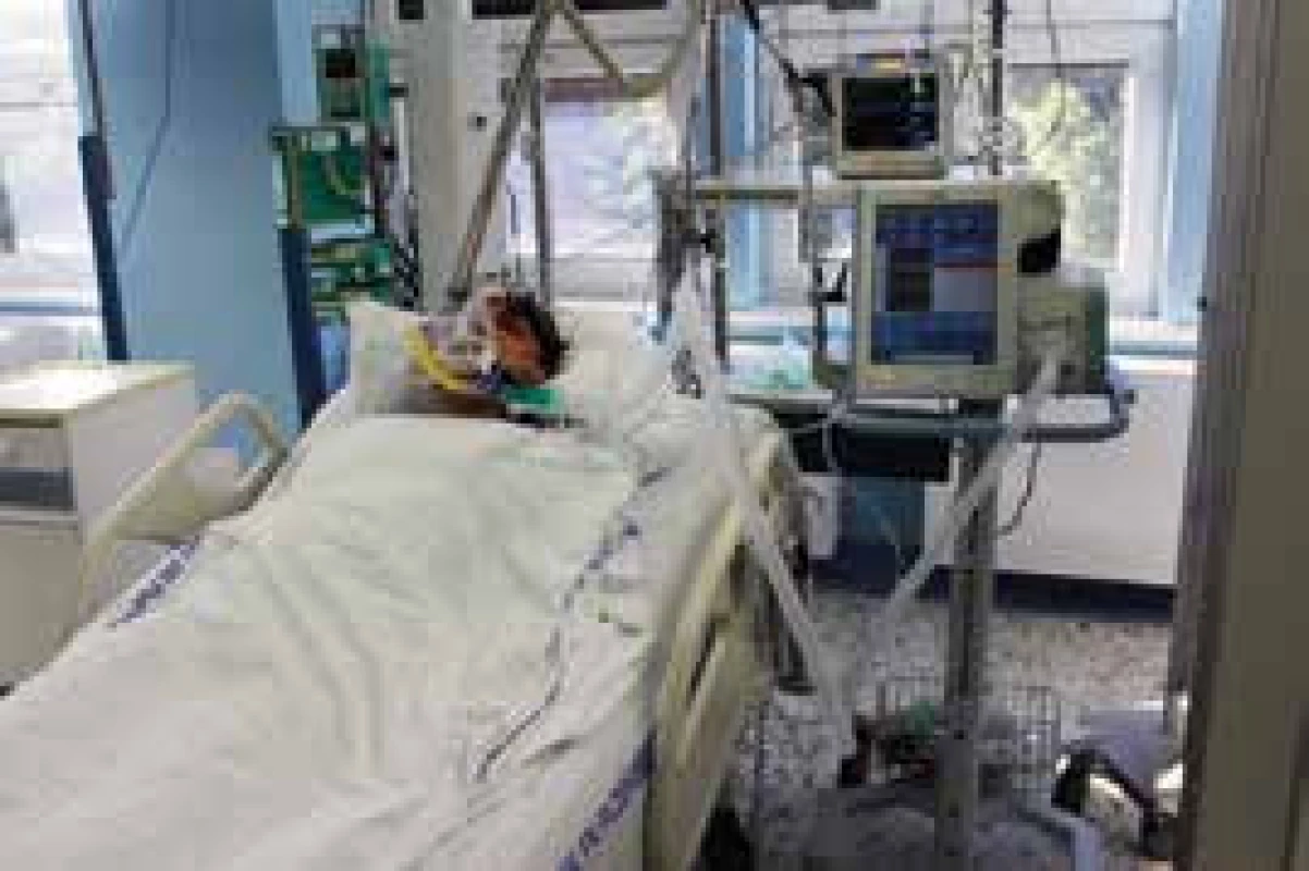 Ventilátor dedikovaný pro NIV s jednocestným okruhem a oronazální maskou