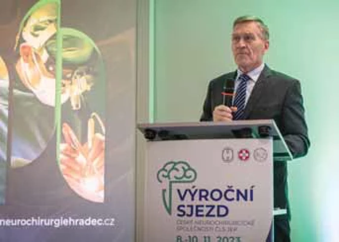 Záštitu nad kongresem převzal i děkan Lékařské fakulty Univerzity Karlovy v Hradci Králové prof. MUDr. Jiří Manďák, Ph.D., který ve svém úvodním slovu vyzdvihl spolupráci mezi fakultní nemocnicí a lékařskou fakultou a připomněl nutnost jejího dalšího rozvoje.