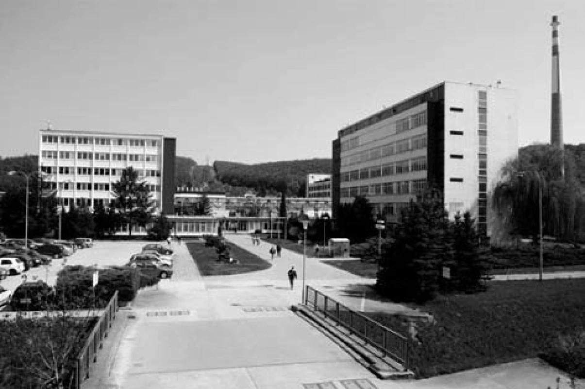 Administrativní budova a Výzkumný ústav před likvidací firmy<sup>9)</sup>