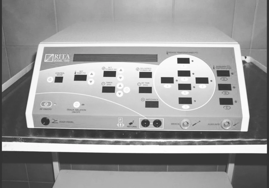 Radiofrekvenční generátor (Generator 1500x, RITA Medical Systems Inc., California, USA)
Fig. 2. Radiofrequency generator (Generator 1500x, RITA Medical Systems Inc., California, USA)