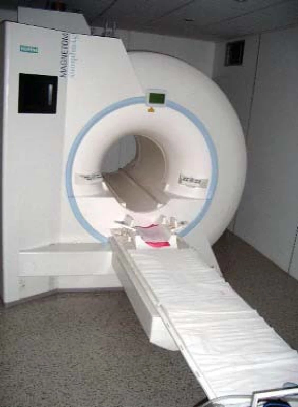 MR přístroj, Symphony 1,5 T, Siemens, pohled do vyšetřovacího prostoru.