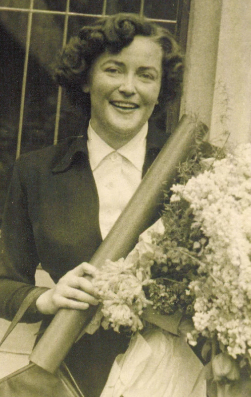 Čerstvě promovaná MUDr. Vlasta Kastnerová, 1950