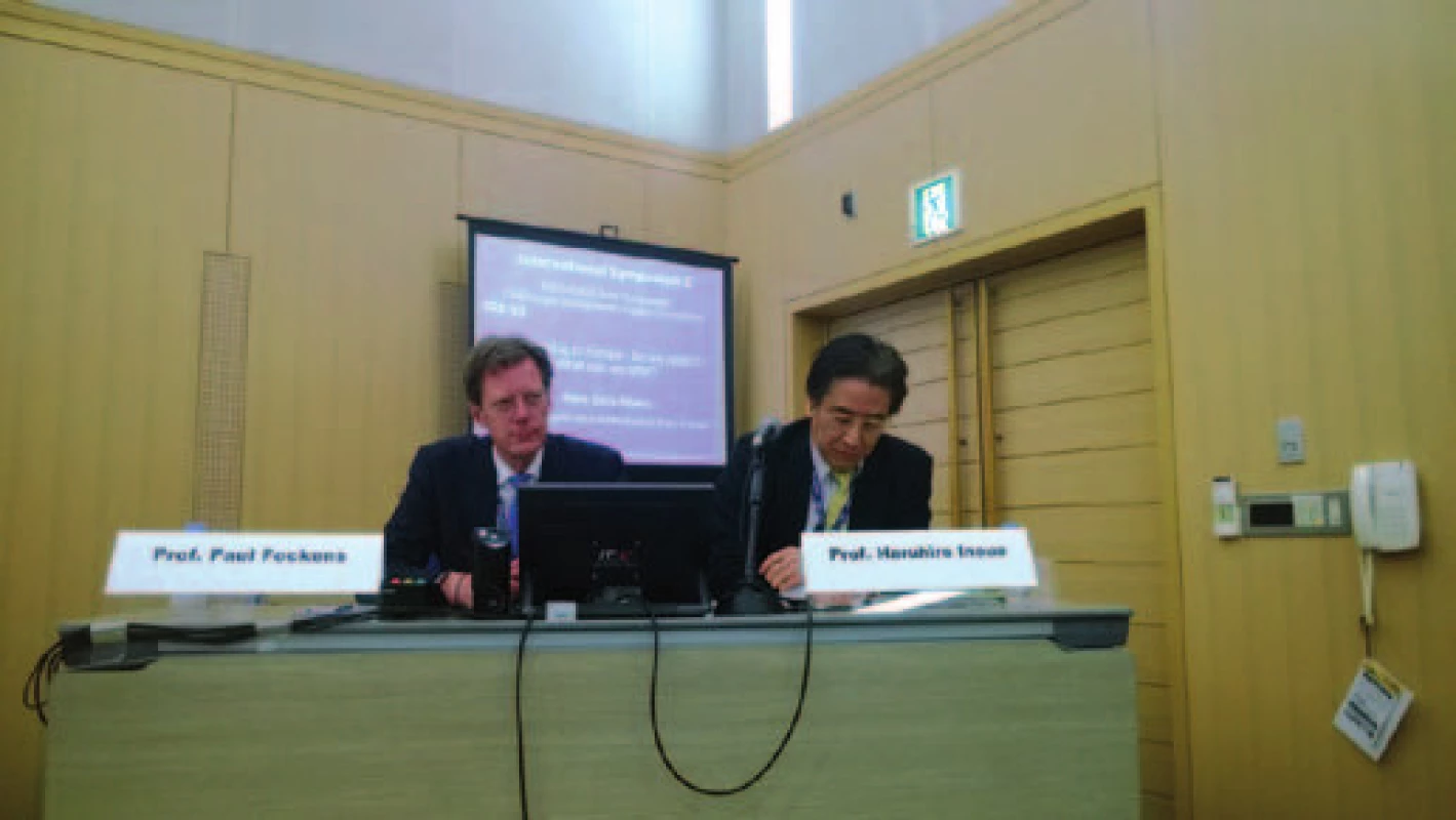 Prof. Inoue a prof. Fockens moderují společné JGES-ESGE sympozium.
Fig. 3. Prof. Inoue and Prof. Fockens as chairmen of the joint JGES-ESGE symposium.
