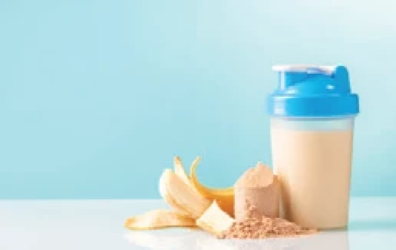 Proteinový koktejl + 0,5–1 banán. Fig. 􀍽. Protein shake + 0,5–1 banana.