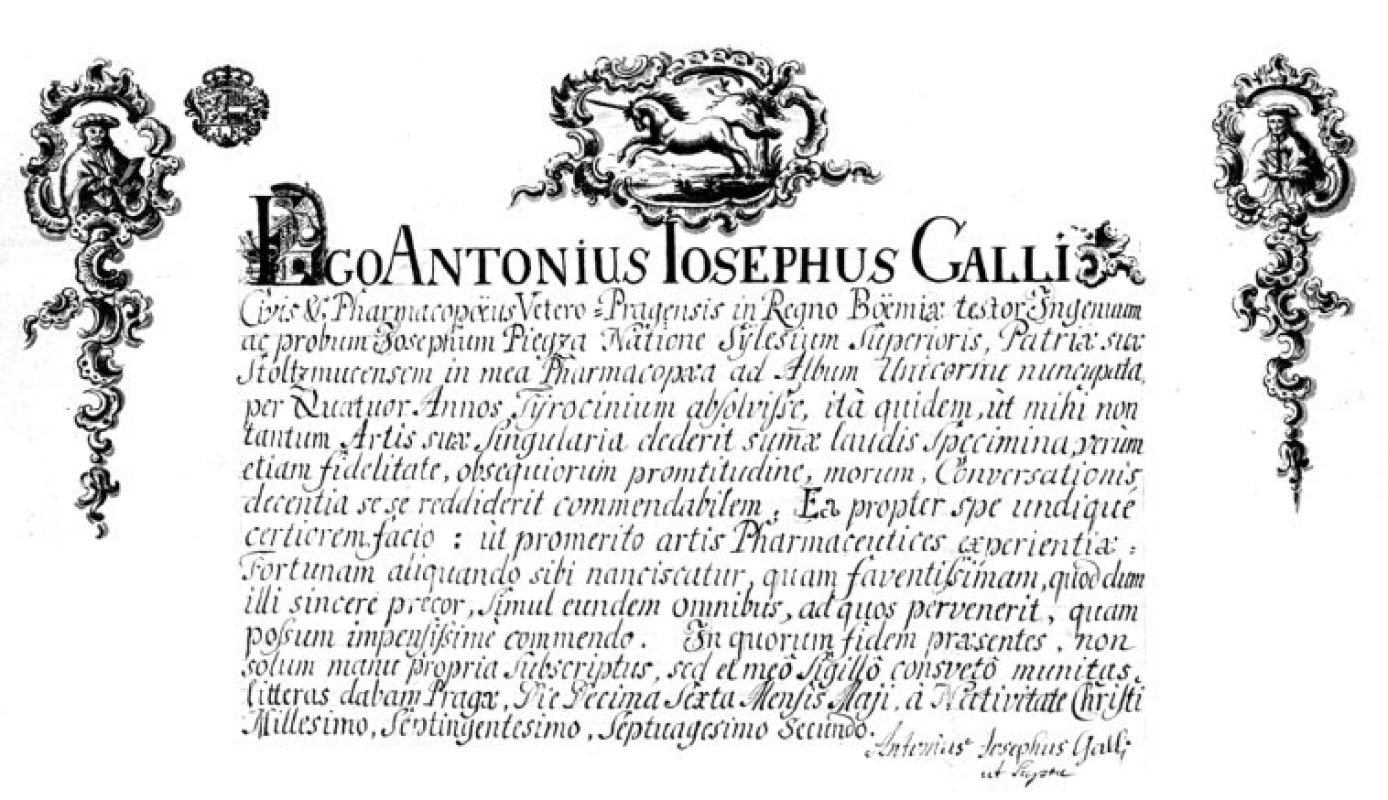 Výuční list posledního lékárníka hradčanského kapucínského kláštera Fr. Absolona Stoltzmülzensis, občanským jménem Joseph Piegza, vydaný 16. května 1772 staroměstským lékárníkem Antonínem Josefem Galli v lékárně „U bílého jednorožce“ (rukopis a ruční malba na papíře 47,5 × 27,0 cm, NA ŘK, listina 140