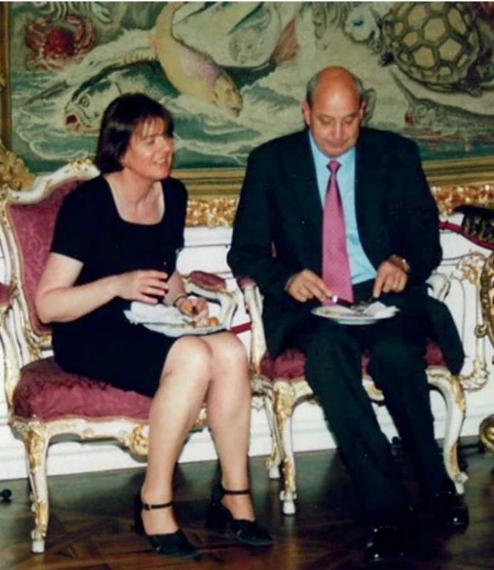 Jana Korandová ve společnosti Freda Wysse,  generálního sekretáře EULAR, v době kongresu EULAR (Praha  2001)
