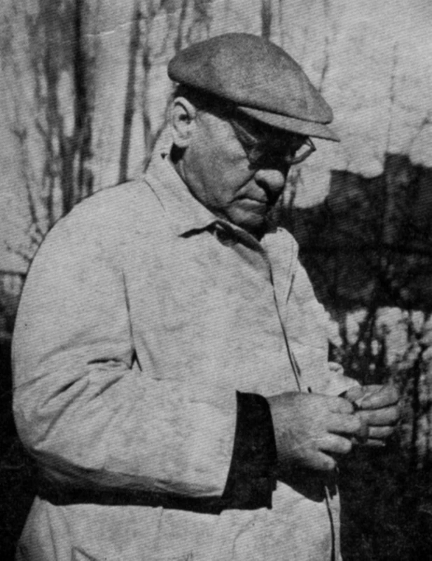 Prof. MUDr. Antonín Trýb, DrSc., na své milované zahradě.