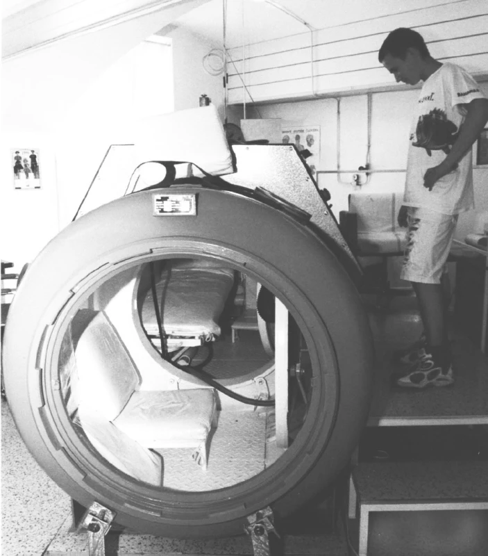 Dvoumístná hyperbarická komora