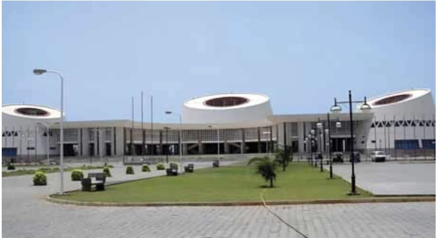 Kongresové Centrum „palais des congrès“ v Cotonou. // Fig. 1. Congress’ centre „palais des congrès“ in Cotonou.