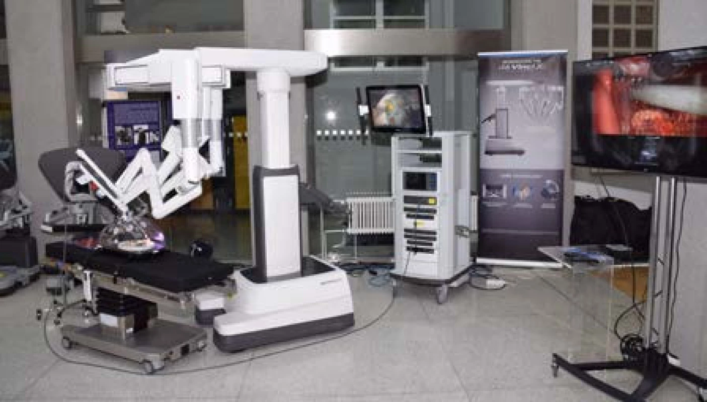 Představení modelu da Vinci Xi v atriu ÚVN
Fig. 4. Introducing the da Vinci Xi model in the Central Military Hospital atrium