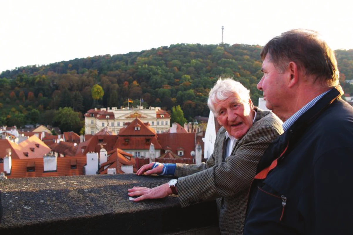 Profesoři Riehm a Kowalczyk při prohlídce Prahy.