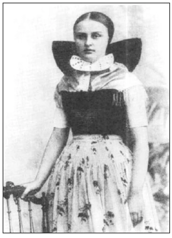 Lenka Handriková v lužickém kroji při návštěvě Budyšína (22).