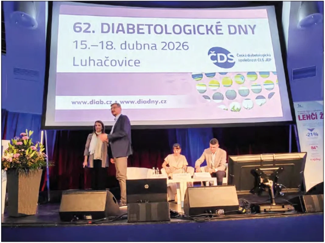  – Příprava na první přednášku 62. diabetologických dnů. (Zleva: Anna Grefkowicz, prof. Martin Prázný, MUDr. Jitka Homolová a MUDr. Jan Šoupal). 