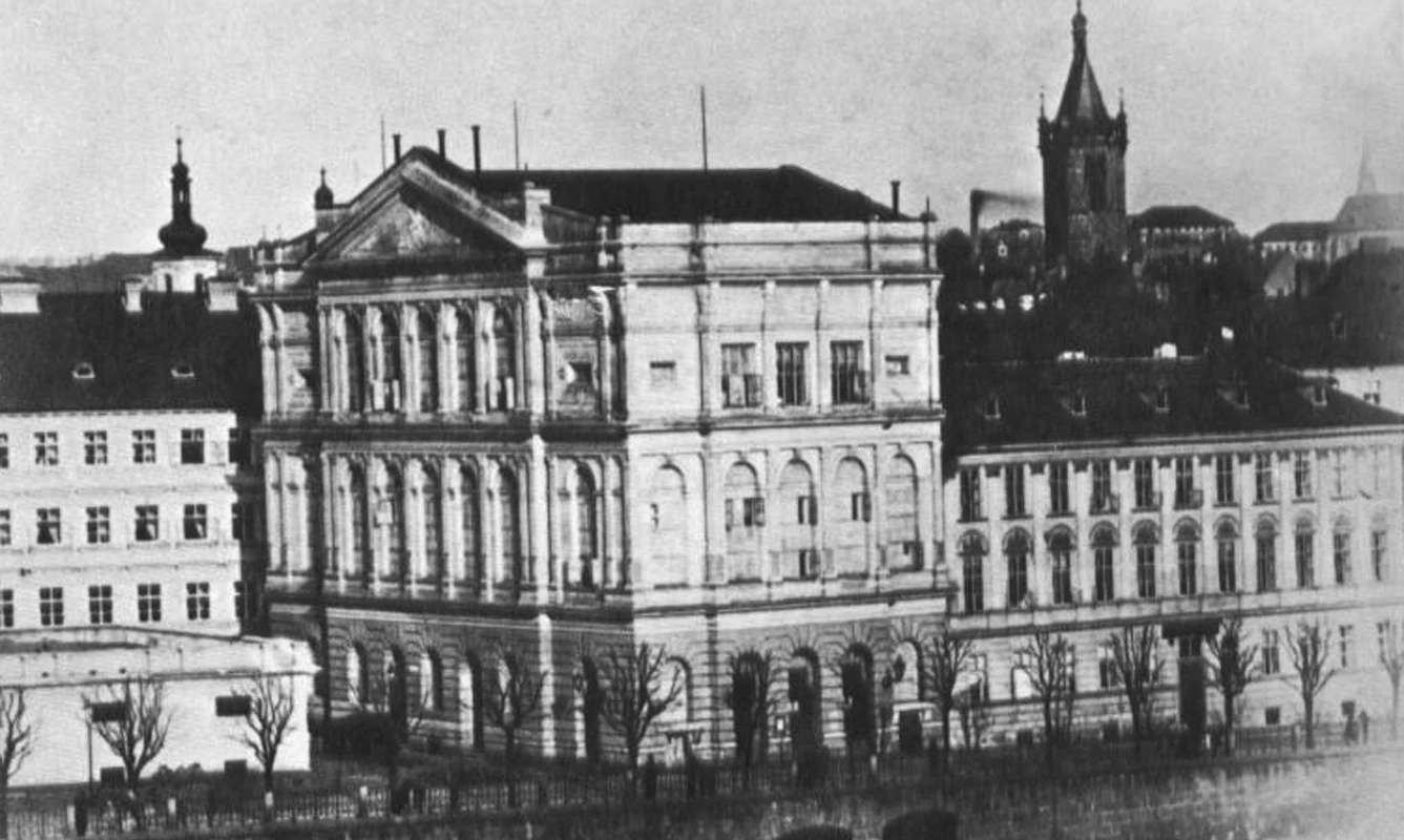 Prozatímní divadlo, pohled na nábřeží před postavením Národního divadla.