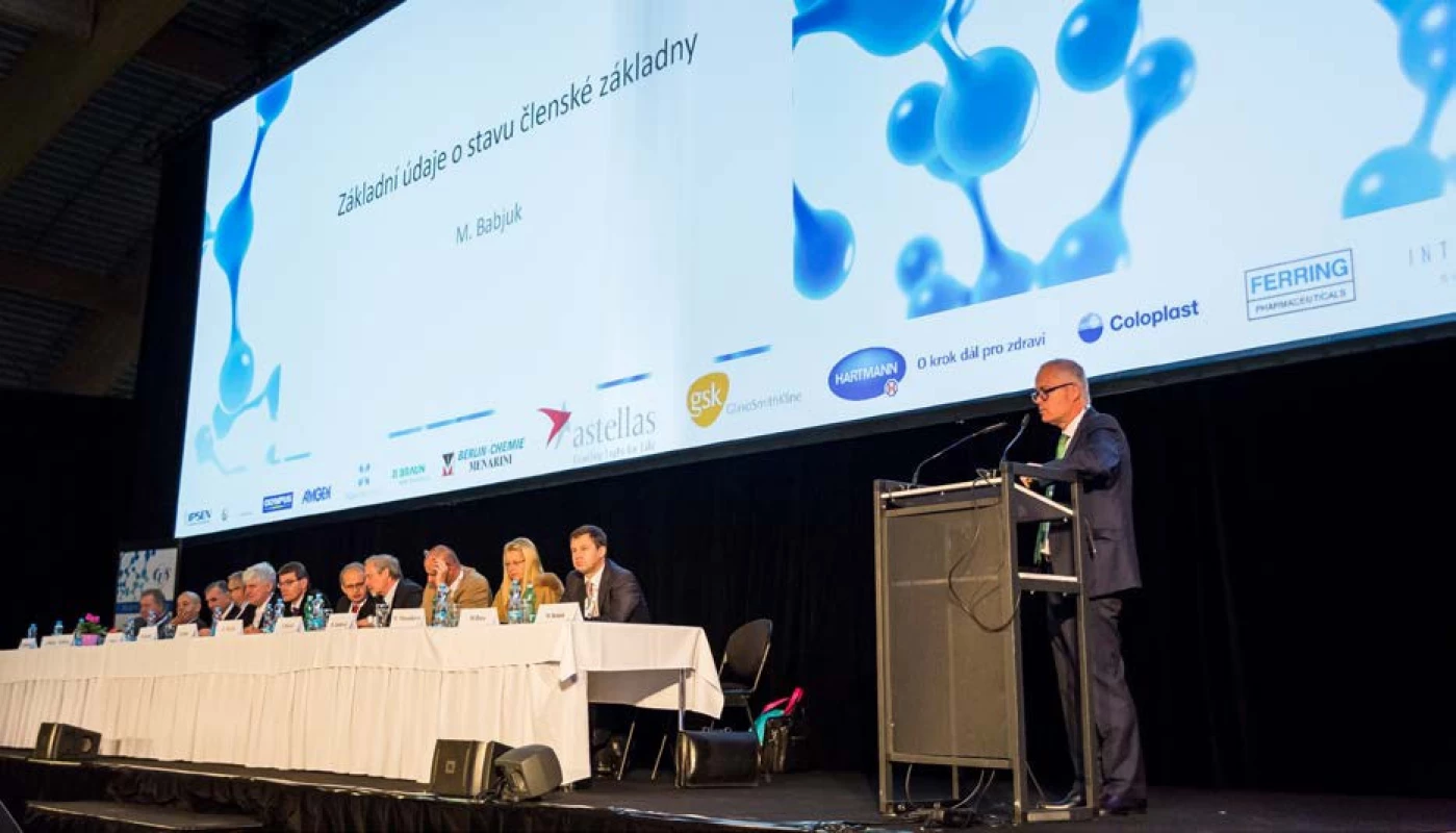 Plenární schůze České Urologické společnosti; profesor Babjuk přednáší zprávu o činnost
Fig. 1. Plenary session of Czech Urological Association, professor Babjuk is presenting the Annual report