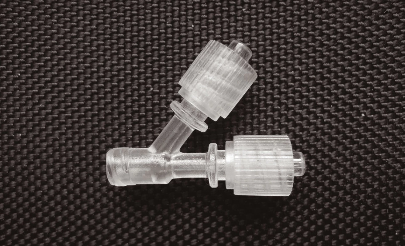 Kanylová „Y“ rozdvojka pro současnou aplikaci SCIG do dvou míst najednou při použití jedné pumpy
Fig. 6 A Y tube for single-pump SCIG co-administration into two sites