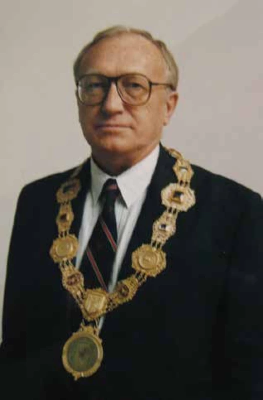 Profesor Mraček jako první porevoluční primátor Plzně