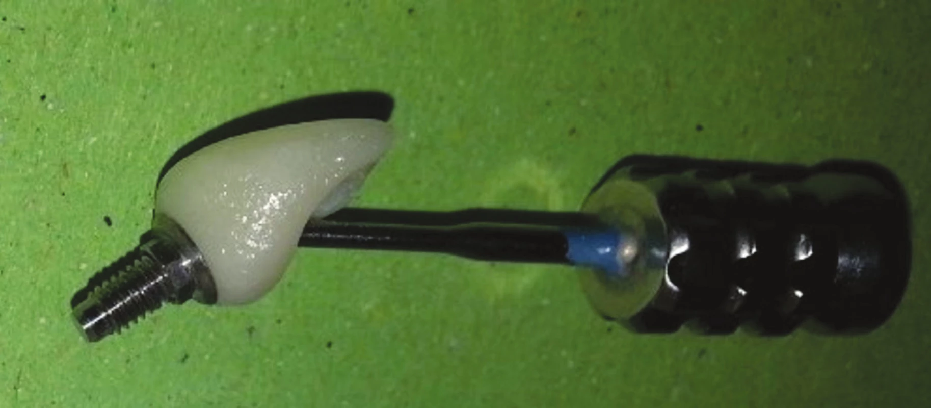 Angulovaný šroubovák<br>
Fig. 5
The angulated screw