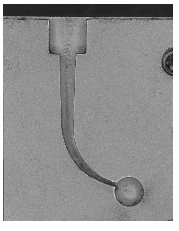 Individuální kanál z nerezové
oceli pro testování cyklické
únavy<br>
Fig. 4
Individual stainless steel root
canal for cyclic fatigue testing
