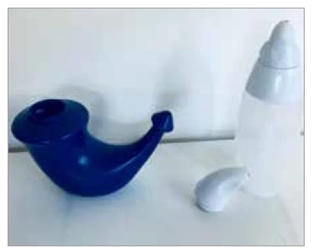 Pomůcky Rhino Horn (vlevo)
a Respimer (vpravo).<br>
Fig. 1. Rhino Horn (left) and Respimer
(right) aids.