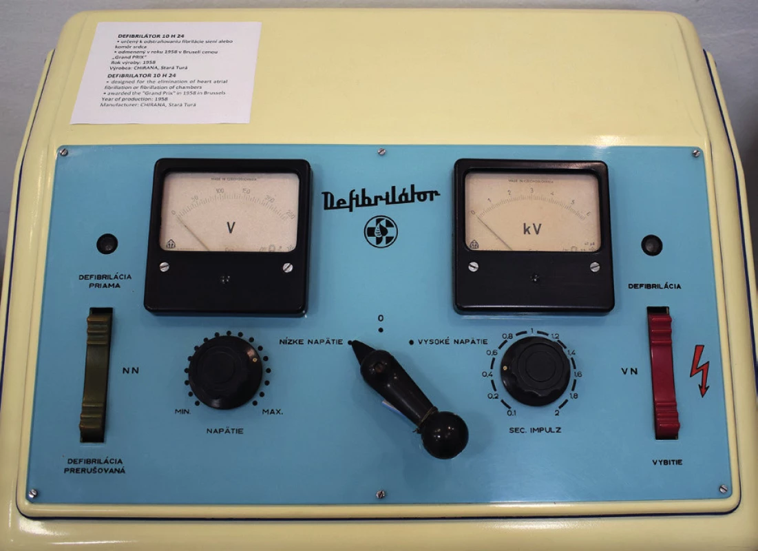 Defibrilátor Prema, riadiaci panel. Publikované so
súhlasom Mestského múzea Stará Turá