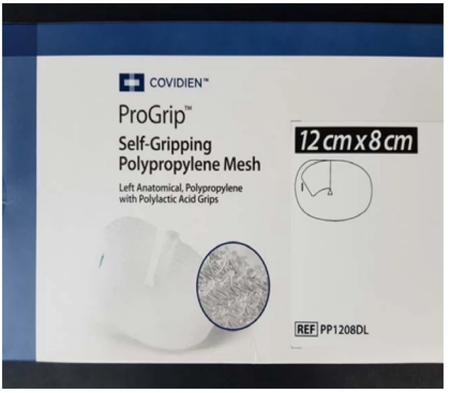 Samofixační polypropylénová
síťka ProGrip™ Covidien™ s
polylaktátovými úchyty<br>
Fig. 3. Self-Gripping Polypropylene
Mesh ProGrip™ Covidien™
with Polylactic Acid Grips