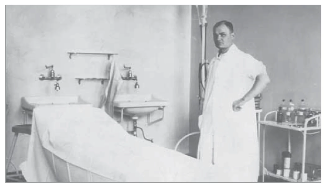 Antonín Přecechtěl z doby svého působení jako lékař
na Balkáně v tzv. balkánských válkách.<br>
Fig. 3. Antonín Přecechtěl from his time as a doctor in the
so-called Balkan Wars.