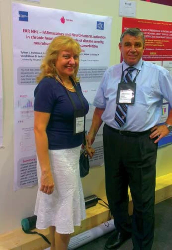 Prof. Špinar a prof. Špinarová u svého posteru.