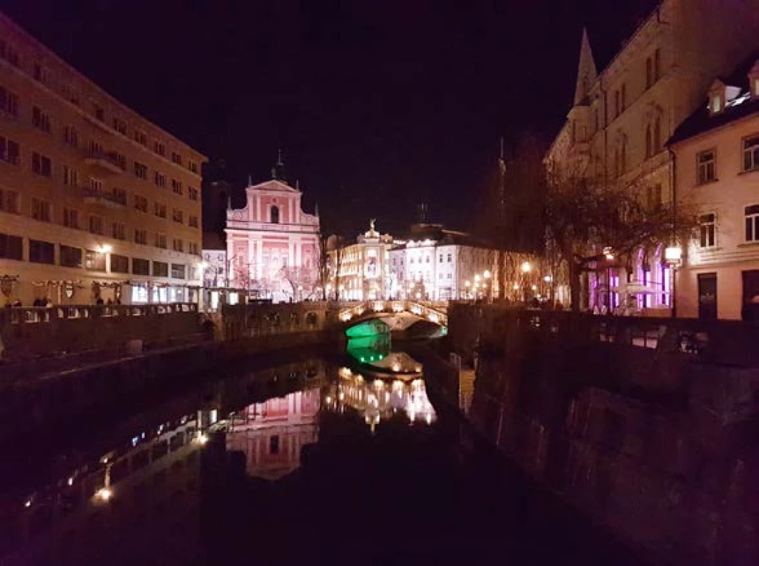 Noční Lublaň<br>
Fig. 1. Ljubljana by night