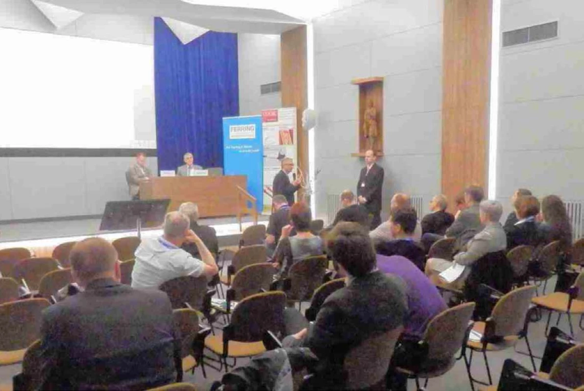Nově zrekonstruovaný sál Lékařského domu byl důstojným místem pro konání setkání<{r>
Fig. 1. Recently reconstructed Lékařský dům hall was a representative space for the meeting