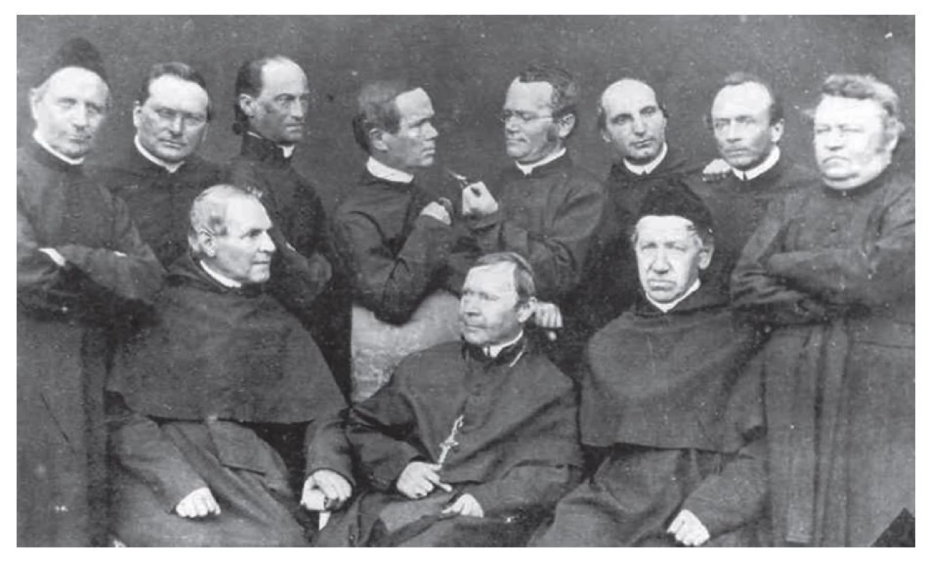 Členové augustiniánského
kláštera
na Starém Brně
v letech 1861–1864.
Stojící zleva: Benedikt
Fogler, Pavel
Křížkovský, Tomáš
Bratranek, Josef
Lindenthal, Gregor
Mendel, Anselm
Rambousek, Antonín
Alt, Matouš Klácel.
Sedící zleva: Baptist
Vorthhey, Cyril Napp,
Václav Šembera.