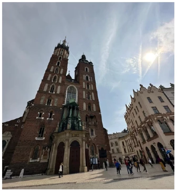 Kostel Nanebevzetí Panny Marie na Hlavním
náměstí v Krakově <br> 
Fig. 5. Basilica of Saint Mary in the Main Square in
Krakow