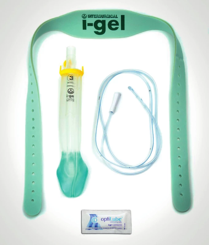 I-gel O2 Resus Pack (Intersurgical, Ltd., Wokingham, Spojené
království) obsahuje speciálně upravenou supraglotickou pomůcku i-gel
s přídatnými kanály na drenáž žaludečního obsahu a pasivní oxygenaci,
elastický popruh na upevnění okolo hlavy a lubrikační gel. 