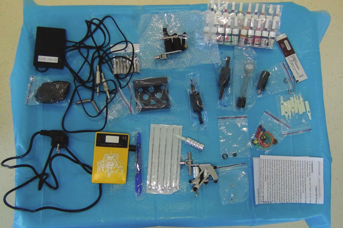 Tattooing kit and pigments