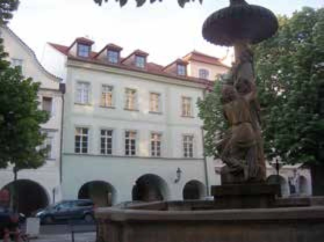 Rodný dům obou Josefových synů na
Uhelném trhu (1849, 1851) (foto autor)